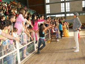 Éxito fue la presentación del doble de Justin Bieber en el Gimnasio José Rojas Zamora