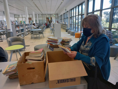 Biblioteca Pública Vicente Huidobro de San Antonio regala libros a la comunidad