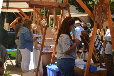 Licitación Pública: &quot;Adquisición de stand de madera plegable dos bandejas con toldo&quot;