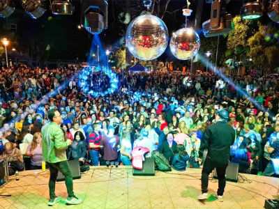 Llolleo se viste de los 80: música, espuma y baile para cerrar el año