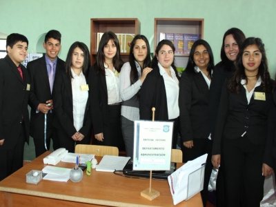 Estudiantes del Instituto Comercial realizan tradicional “Expo IncoSan” para difundir carreras técnicas