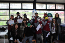 Niños y niñas de la Escuela Divino Maestro crearon máscaras teatrales y las presentaron a sus familias