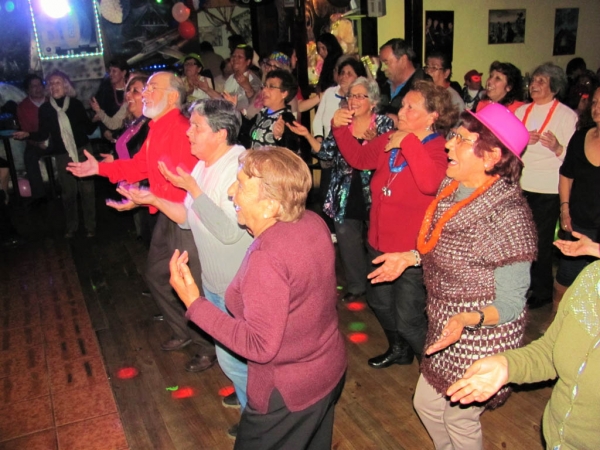 Adultos mayores de San Antonio le dirán ¡Adiós! al mes de agosto