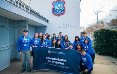 Voluntariado universitario renovó espacios del Liceo Juan Dante Parraguéz para beneficiar a su comunidad educativa