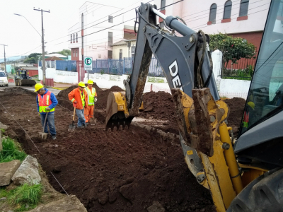 Municipalidad cumple: inicia arreglo de calzada Calle Orella