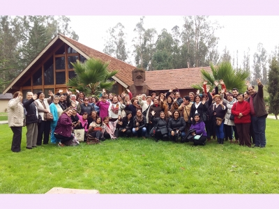 Programa inserto en el Municipio local celebra día de la mamá con sanantoninas