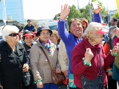 Invitan a la comunidad a participar en caminatas por el adulto mayor