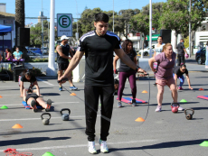 “Motiva tu Domingo” despide las vacaciones de verano con deporte en el frontis del municipio