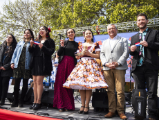 San Antonio da inicio a las Fiestas Patrias con vibrante inauguración de fondas en Plaza de Barrancas