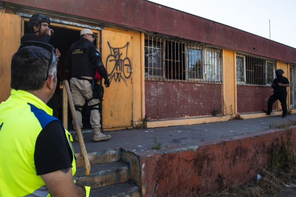 Desalojan y demuelen casa tomada en  avenida Barros Luco