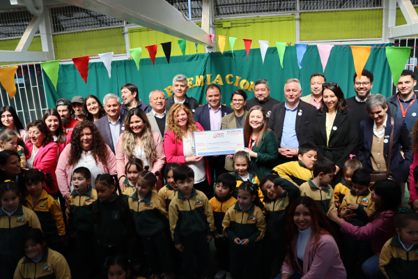 Escuela Pre-básica Peter Pan fue premiada tras ganar primer lugar  en desafío de reciclaje de envases de yogurt y postres