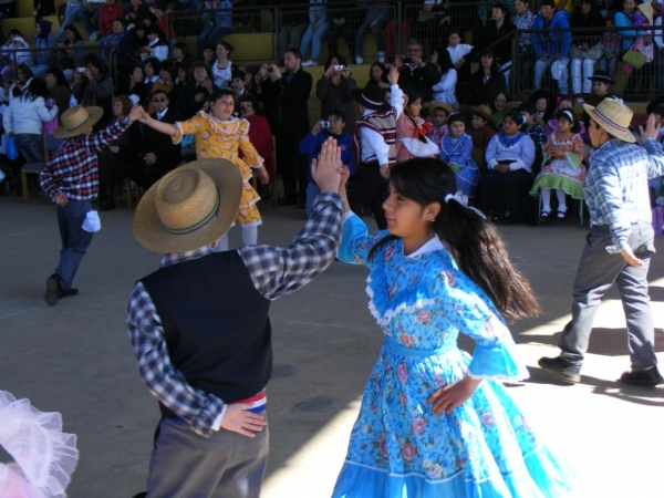 Comunidad escolar de la Escuela Poeta Pablo Neruda zapatearon hasta el &uacute;ltimo d&iacute;a de Septiembre
