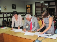 Hist&oacute;rico: Municipalidad y SENAMA firman convenio que levantar&aacute; una OPD de adultos mayores