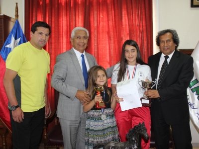 Municipio de San Antonio hace aporte a j&oacute;venes ajedrecistas