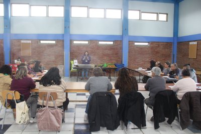 SENDA Previene realiza Taller de Huertos y Plantas Medicinales en Poblaci&oacute;n 30 de Marzo
