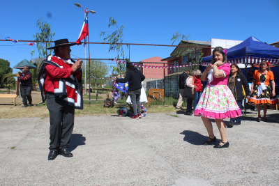 Con kerm&eacute;s y divertidas actividades personas mayores despiden el Mes de la Patria