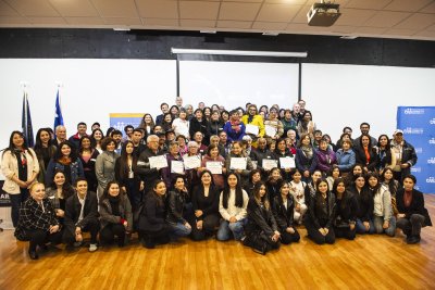 Personas mayores de San Antonio y de otras cinco comunas de la región se capacitaron en empoderamiento digital