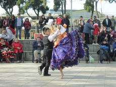Danzas peruanas se tomaron la plaza de Llo Lleo en &ldquo;Colores y Sonidos de mi Tierra&rdquo;