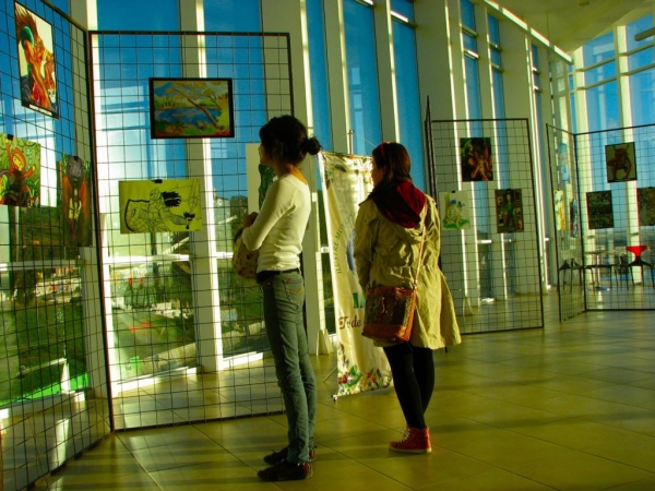 Taller de comics del Depto. de Cultura, j&oacute;venes exponen en el mall