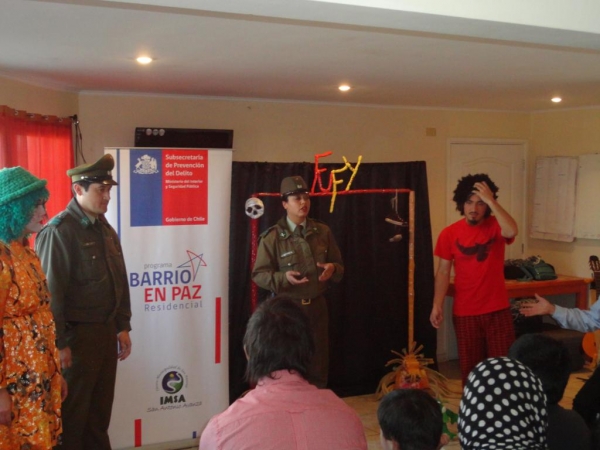 Municipalidad de San Antonio junto a Carabineros realizaron un ciclo  itinerante de la obra de teatro &ldquo;Fufy y los Mala Junta&rdquo;