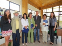 Entregan cheques a los ganadores de las vitrinas navide&ntilde;as