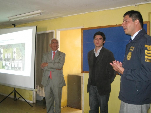 Alcalde Omar Vera les anunci&oacute; la buena nueva a los vecinos