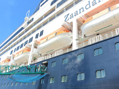 Crucero Zaandam  con 1.300 turistas arrib&oacute; sin problemas en el puerto de San Antonio